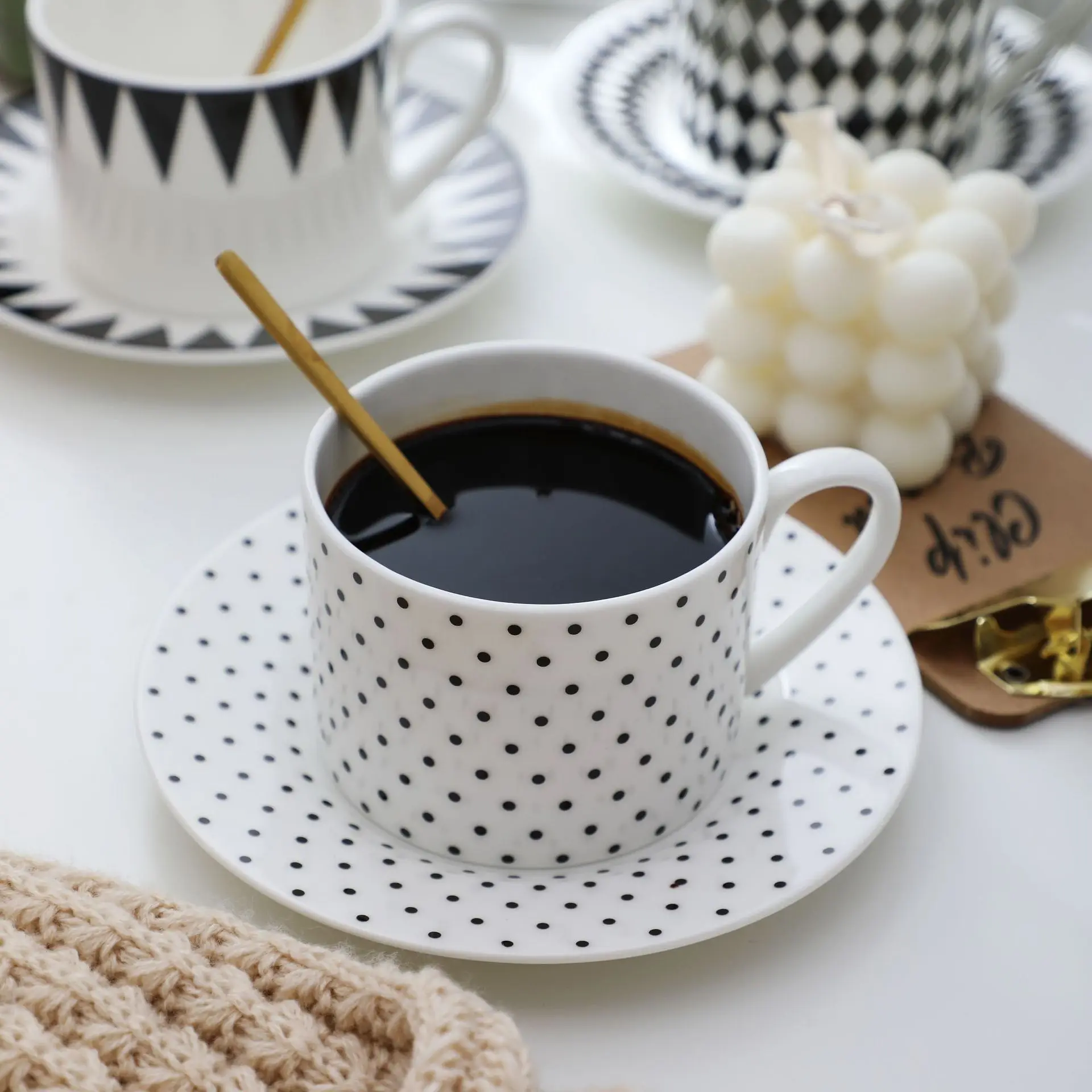 Nordic cangkir keramik hitam dan putih, gaya sederhana kreatif Polka Dot bergaris cangkir kopi teh dapat ditumpuk cangkir air kantor