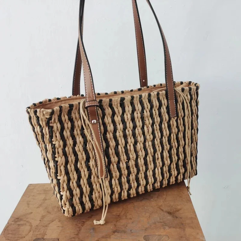 New Fashion Straw Beach Basket Bag Fashion Women Rattan Shoulder Bag Large Capacity Woven Hand-made Handbag Female Purse Totes