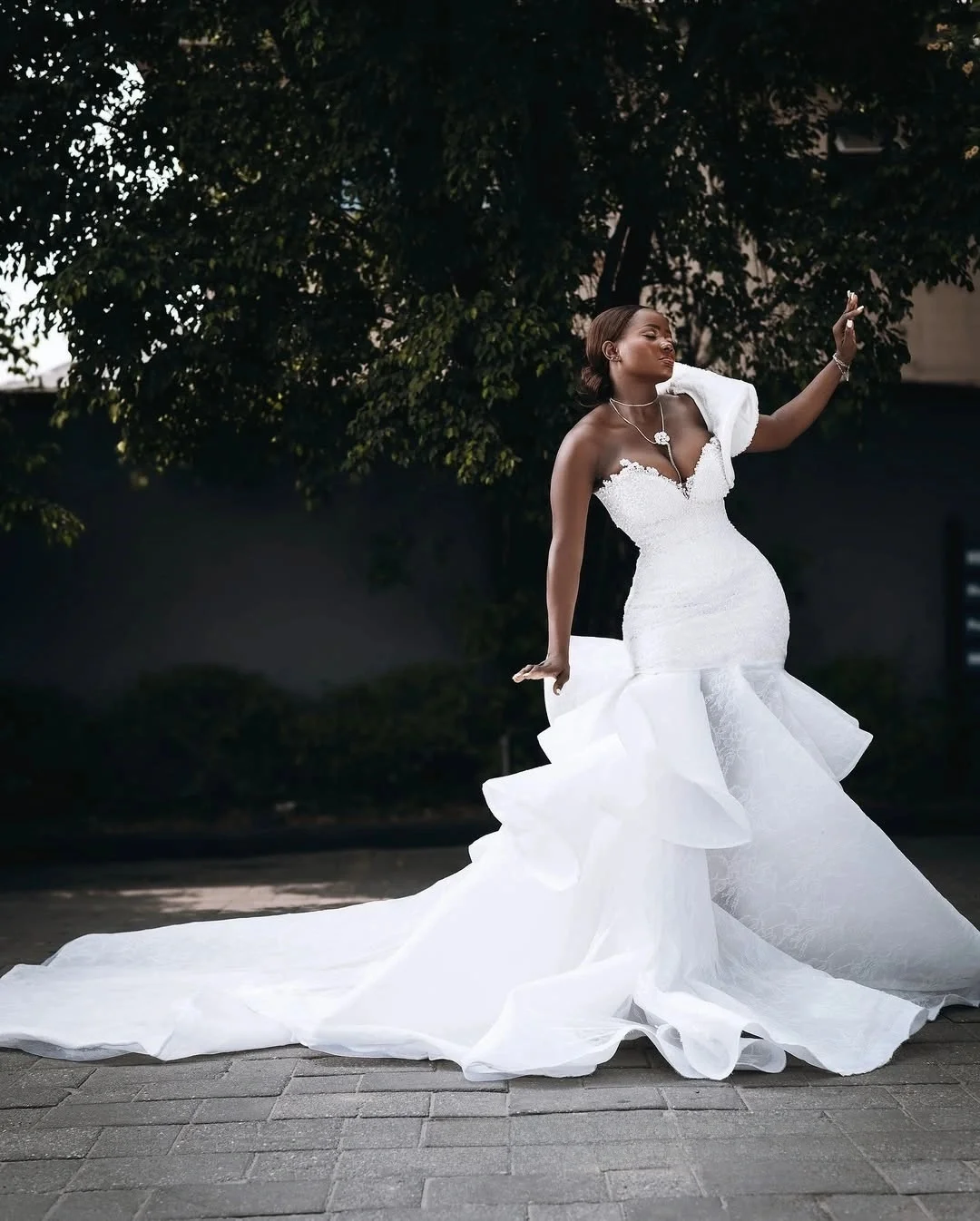 Personalizado um ombro rendas strass vestidos de casamento para noiva robe de mariée 2025 camadas plus size vestidos de noiva africanos