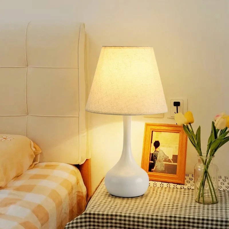 

Fabric table lamp, bedroom bedside lamp,Nordic retro bedside table lamp, high-end warm night lamparas de mesa para el dormitorio
