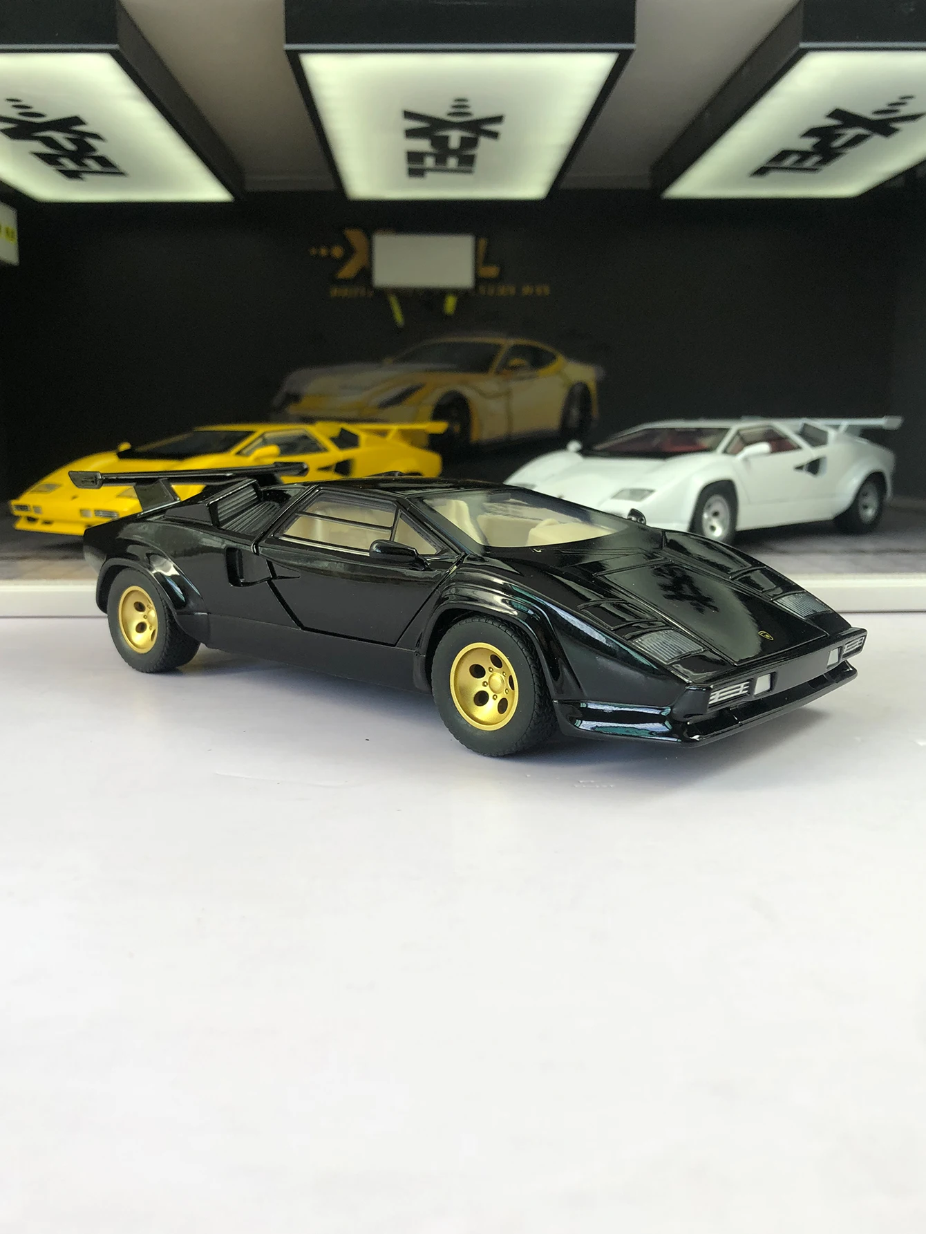 1: 24 symulacja, model retro samochodu sportowego ze stopu cynku, statyczna ozdoba, metalowy kolekcjonerski samochód na prezent