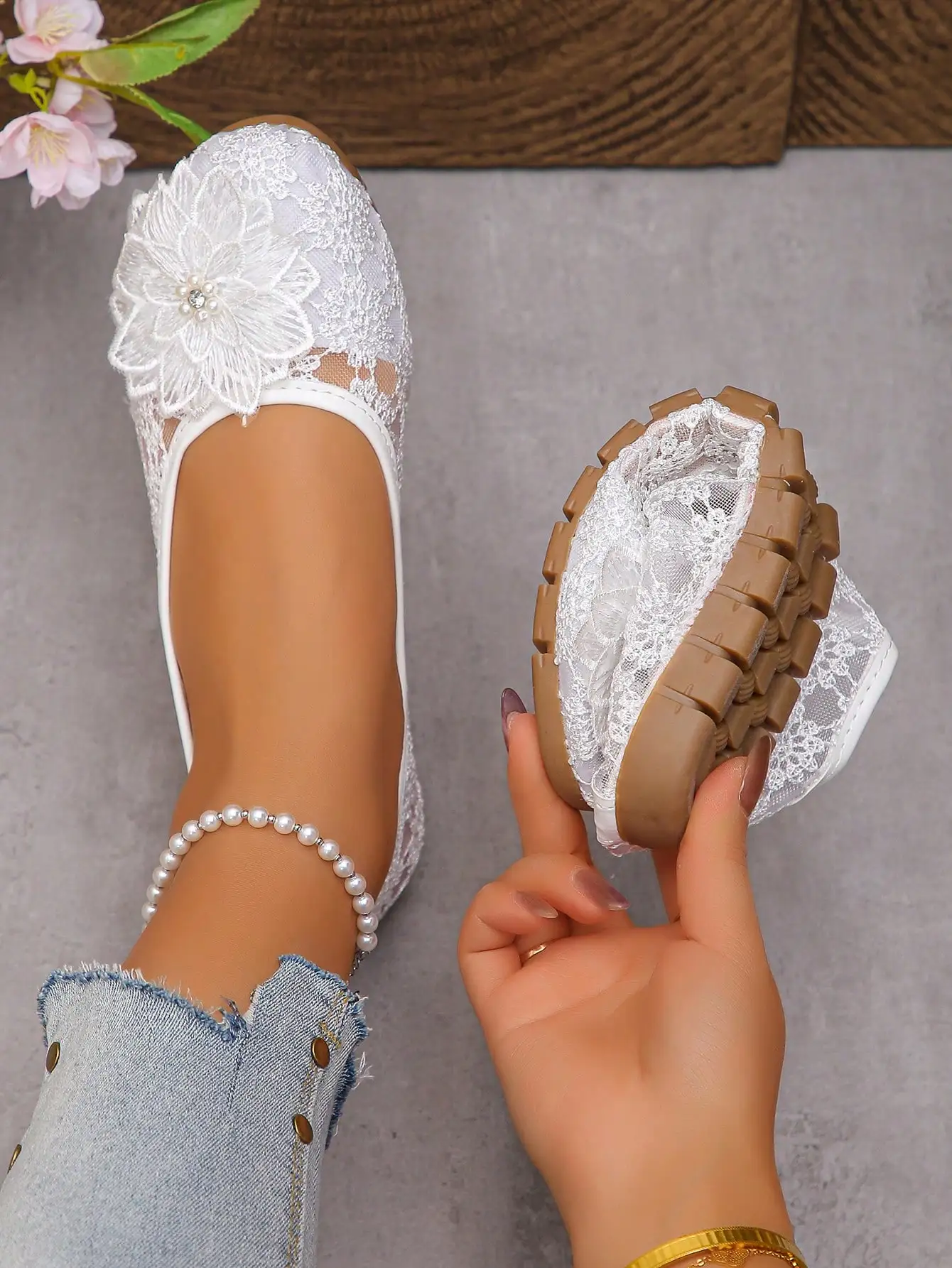 1 Pair Embroidered Hollow Upper With Rhinestone Flower Decor, Pastoral Style Breathable Comfortable Soft Sole Slip-On Shoes, Elegant Women's Shoes For Daily Wear, Aesthetic，sx25041172531035163