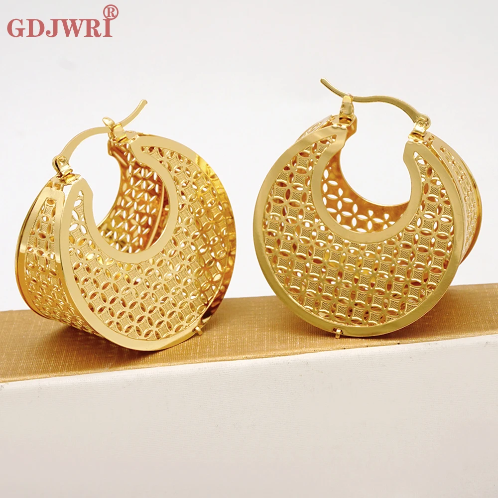 

Fashion Dubai Gold Color Luxury Coin Shape Earings Jewelry Hollow Out Copper Big Clip Earrings For Women Wedding Party Gift