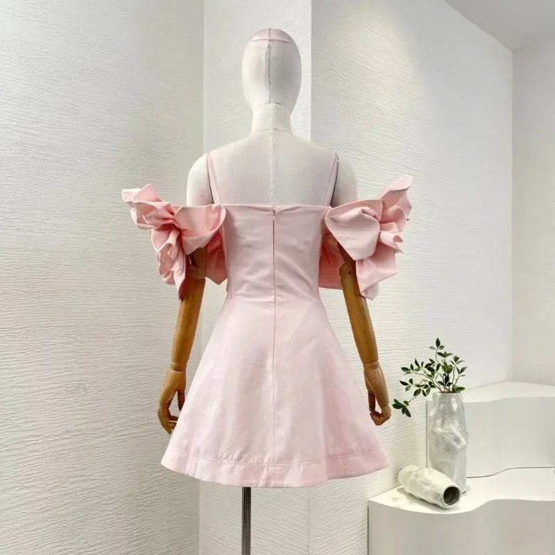 2025 Nuevo minivestido con apliques de flores rosas dulces y hombros descubiertos de alta calidad para fiesta de mujer