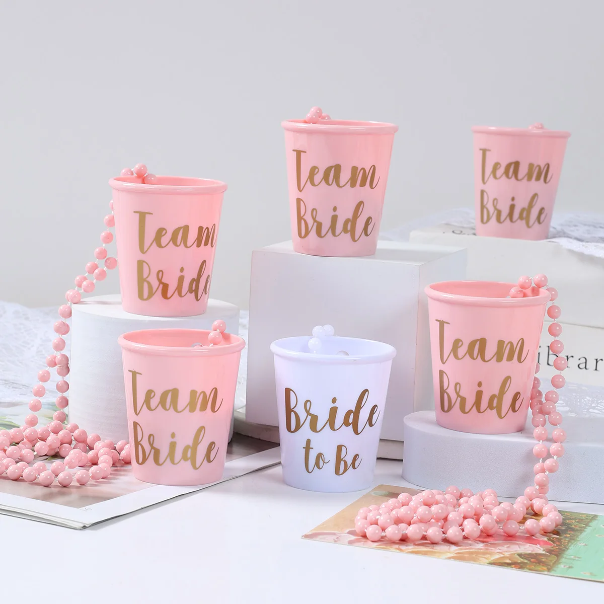 8 Stück Team Bride Trinkbecher Halskette Bräutigam Bride To Be Shot Gläser für Brautparty Hochzeit Junggesellenabschied Dekoration