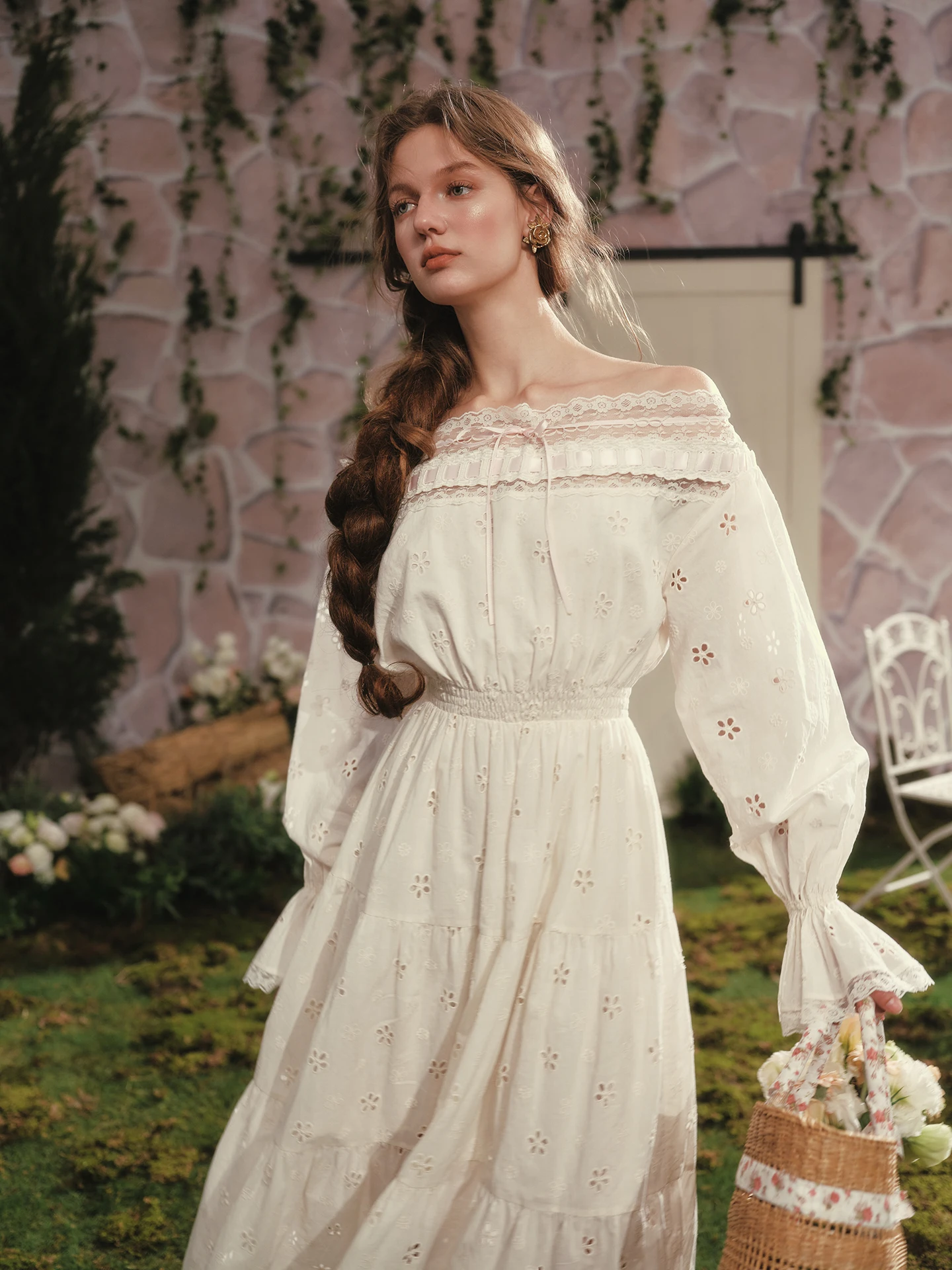 เดรสผู้หญิง TIYIHAILEY ผ้าฝ้าย 100% แขนยาว ความยาวระดับกลางน่อง ไซส์ S-L สไตล์วินเทจ เอวสูง คอเฉียง ปี 2026 ตกแต่งด้วยผ้าลูกไม้