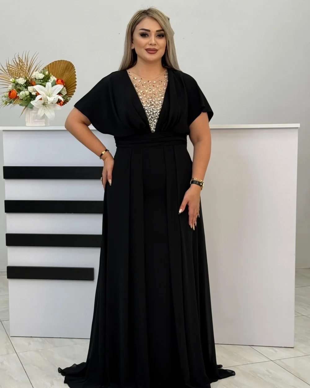 

Customized Elegant Fashion Rhinestone Beading Straight Scoop Neck Long Dresses Evening Dresses Modern Style Sizes Available Sexy