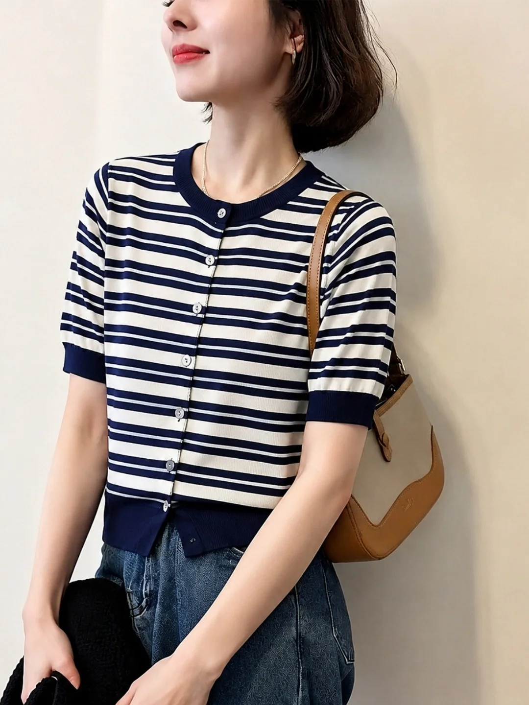 

Summer 2026 Women's Fashionable Striped Short Sleeve Knitted Top Single Button Design Sensation Sunscreen Top Commute Style