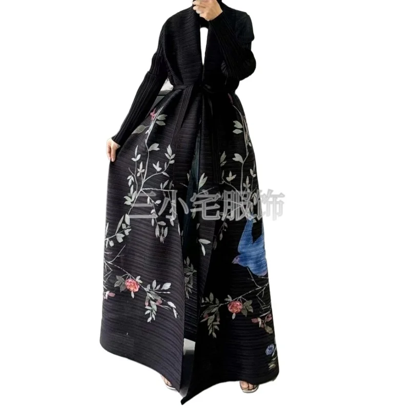 Miyake Pleated Autumn and Winter New Women\'s Long Coat, Retro Printed Lapel, Long Sleeved Black Abaya Fashion Festival Clothing