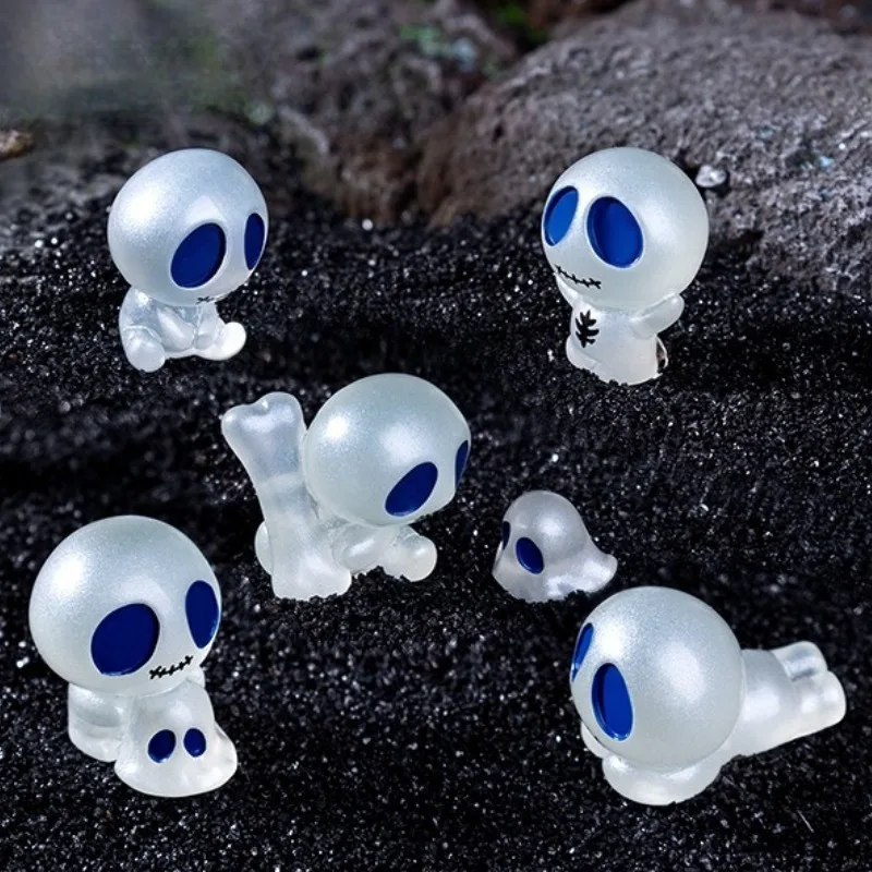 Mini Halloween Kryształowy Duch Powidoki Obcy Świecący w Ciemności Figurka z Żywicy Kawaii Model DIY Akcesorium Dekoracja Kolekcjonerska Zabawka dla Dzieci