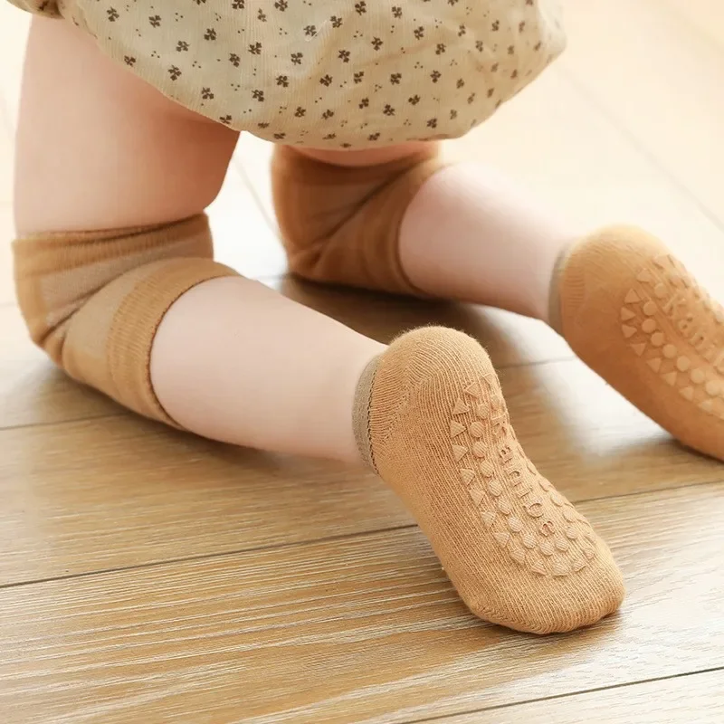 Conjunto de calcetines y rodilleras para bebé, calcetines antideslizantes de Color sólido, rodillera para chico, calcetines de seguridad para gatear, Protector de rodilla para niñas y niños