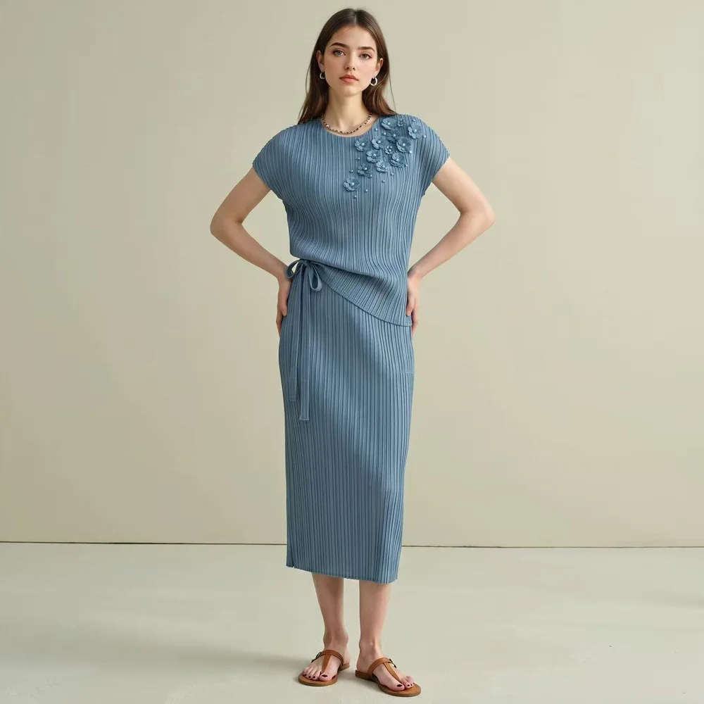 

Women Elegant 2-piece Pleated Three-dimensional Embroidery Design T-shirt Casual Elastic Straight Tube Skirt Summer Women's Set
