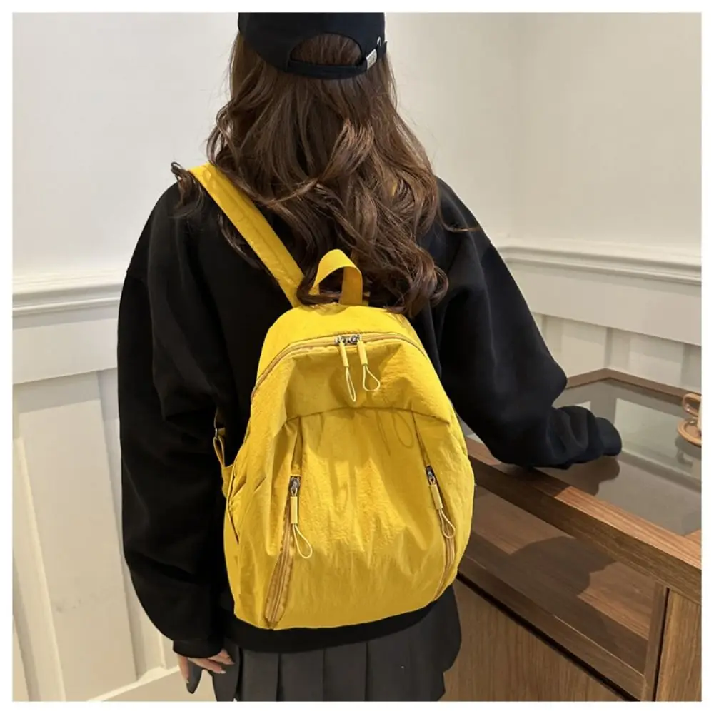 حقيبة ظهر عصرية من النايلون بلون سادة وخفيفة الوزن ذات سعة كبيرة وحقيبة كتف بسحاب مزدوج للسفر