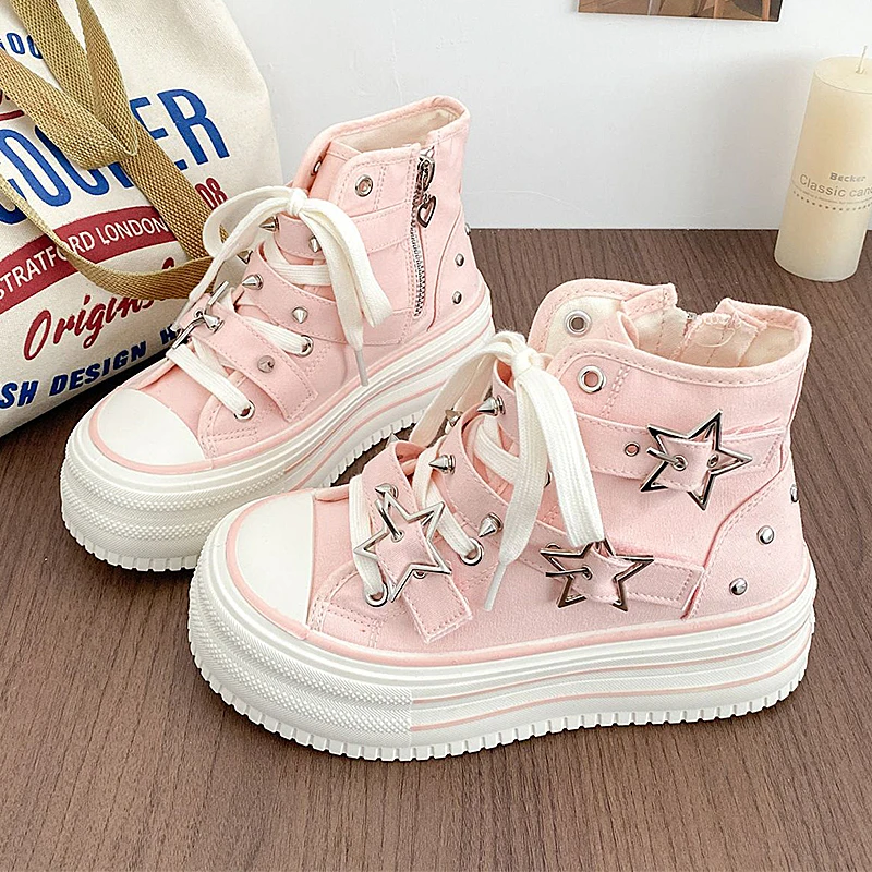 Zapatillas de lona rosas Y2K de caña alta para mujer con diseño de remaches y hebilla, con cordones, plataforma, calzado deportivo de verano para mujer, estilo skate de moda.