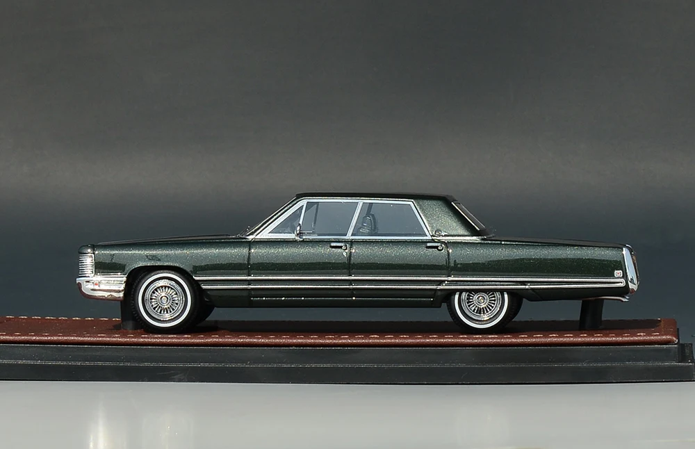 GLM 1:43 Imperial Lebaron Forest 1968 Vintage Car Simulation Limited Edition Resin Metal Static Car Model Toy Gift