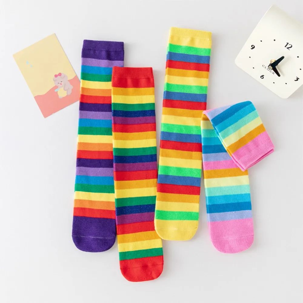 Regenbogenfarbene Gestreifte Socken und Kniestrümpfe für Kinder Herbst- und Winter-Party-Auftritts-Wadensocken