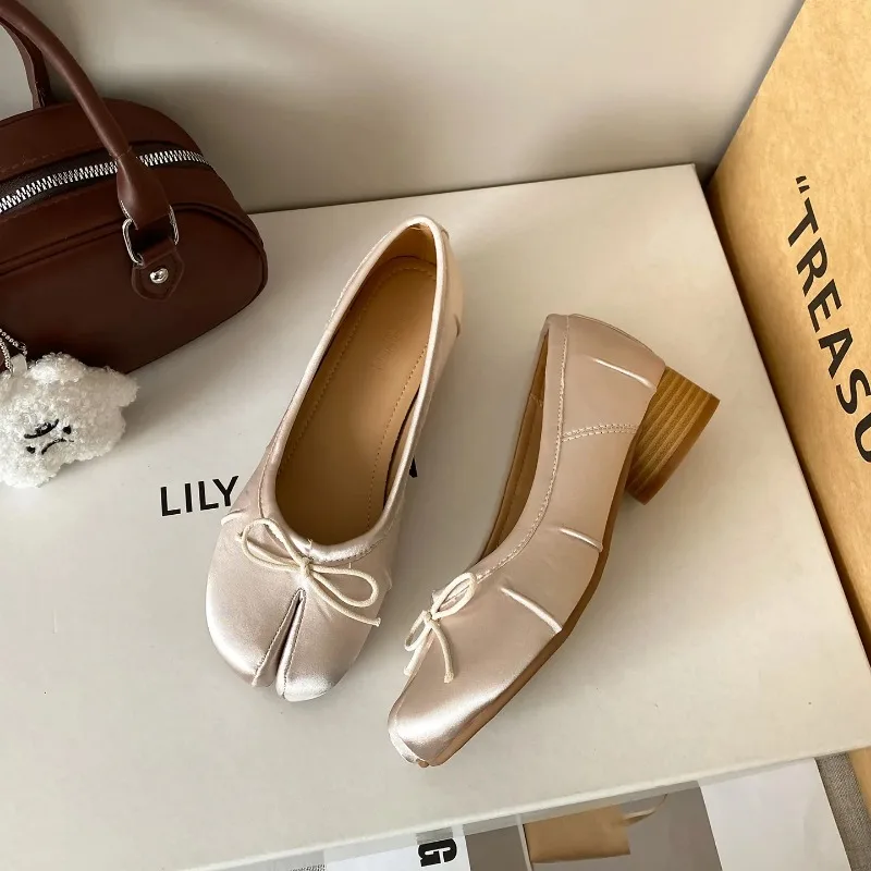 

Women's Ballet Shoes Satin Folded Toe Mid Heel Retro Style Breathable Lightweight Comfortable All Season Wear