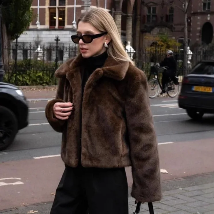 Manteaux en fausse fourrure de vison pour femmes, vestes courtes en fourrure solide, col rabattu, manches longues, point ouvert, épais, ample, décontracté, automne hiver 2025