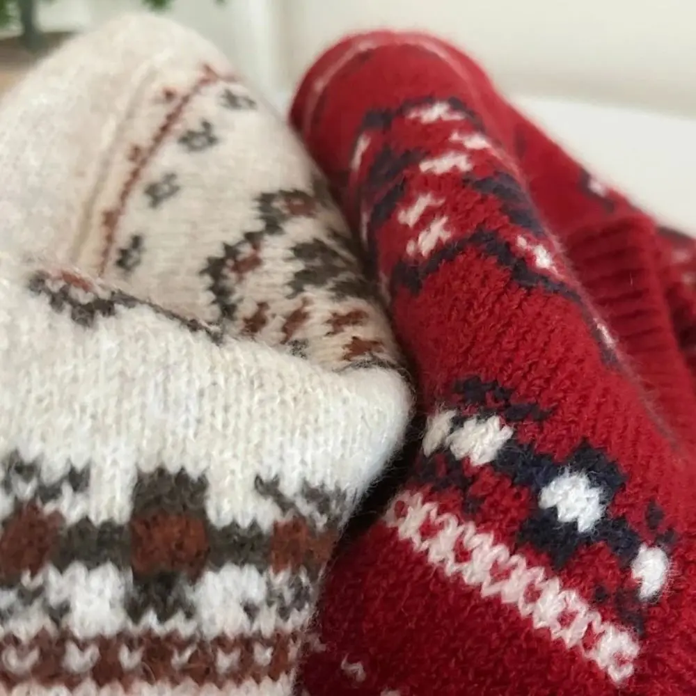 Topi Pullover Lucu Topi Balaclava Jacquard Topi Rajut Merah Gaya Fair Isle Topi Pelindung Telinga Hangat Tahan Angin Luar Ruangan