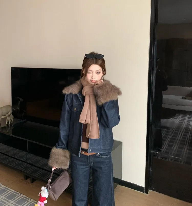 

Джинсовое пальто с капюшоном из меха, плюшевое женское осеннее плиссированное облегающее пальто во французском стиле, городское пальто для отдыха, лоскутное вельветовое пальто с рюшами и пуговицами