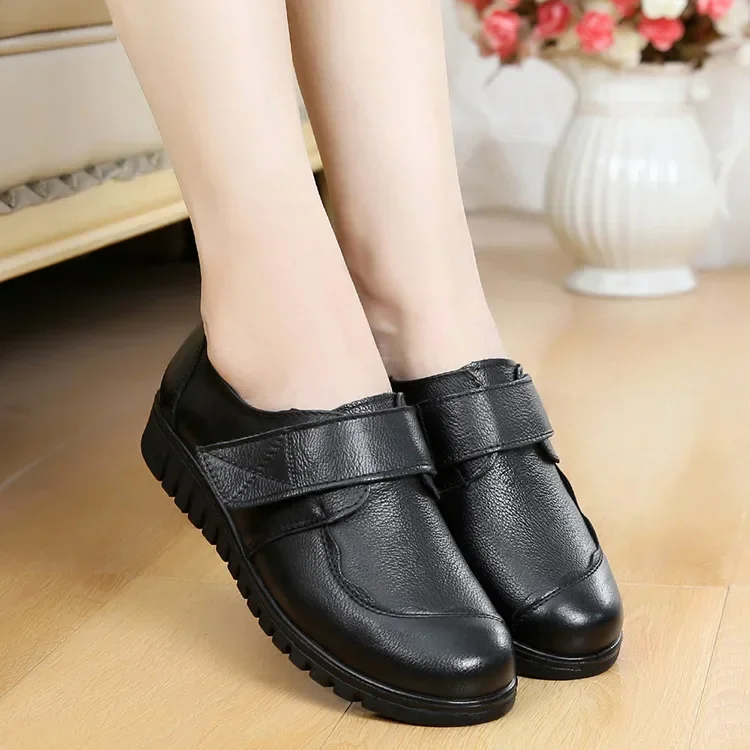 

Women Leather Flats Spring Women's Loafers Casual Shoes for Middle-aged and Elderly Mothers Soft-soled Lightweight Walking Shoes