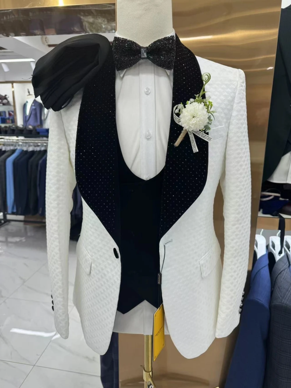 Hot Sale Chic Hot Fix Men's Suit Elegant Wedding Host Customized Groom Wear Luxurious Jacket Vest Pants Party Set In Stock