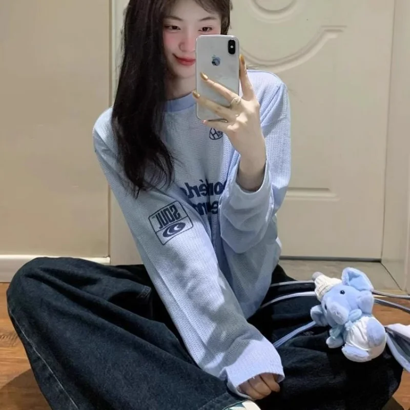 เสื้อยืดแขนยาวผู้หญิง ดีไซน์พิมพ์ลาย คอกลม สีน้ำเงินสไตล์อเมริกันเรโทร สำหรับฤดูใบไม้ผลิและฤดูใบไม้ร่วง ทรงหลวม สบายๆ