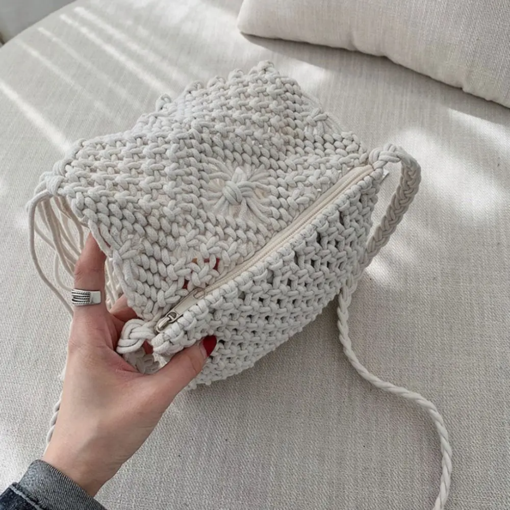 Retro Ethnic Style Woven Straw Bag Solid Color Bohemian Style Tassel Shoulder Bag Messenger Bag Fringe Women Crossbody Bag Beach view 3