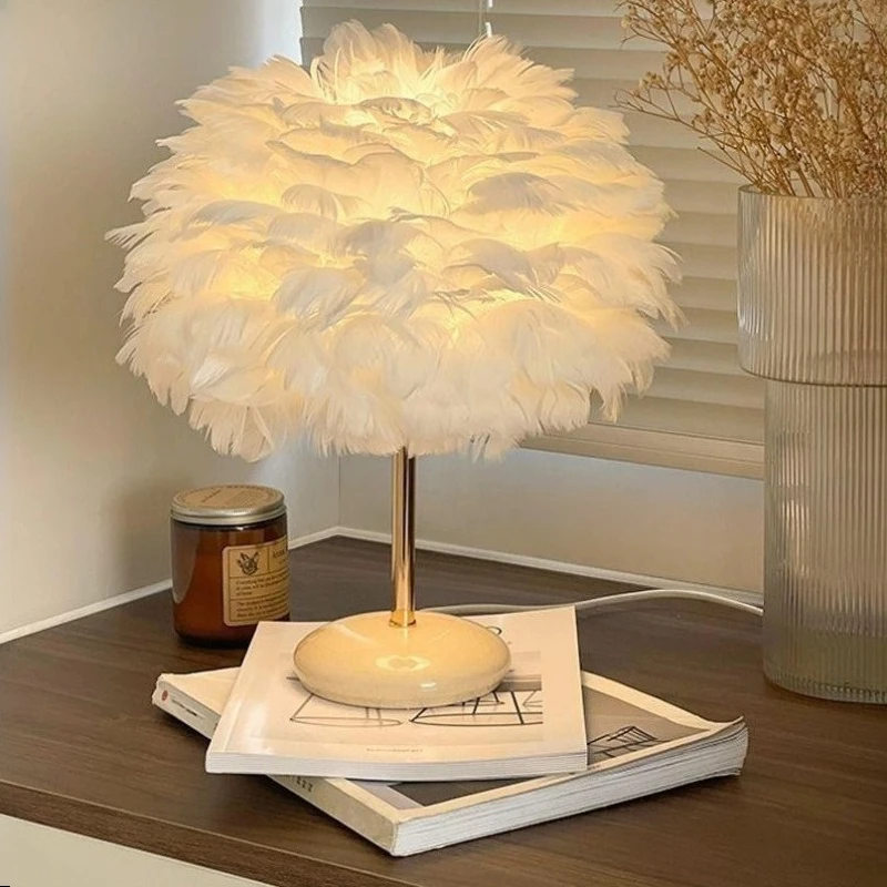 Light Luxury Feather Table Lamp Bedroom Girl Bedside Creative Simple Modern Romance Warm Gift Ceramic Decor Ambient Lighting