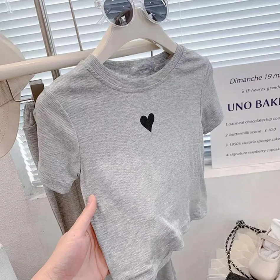 Vêtements pour bebes filles، hauts et bas coréens، tenue en form de cuore، تي شيرت et pantalon decontractes، ensemble de vêteme