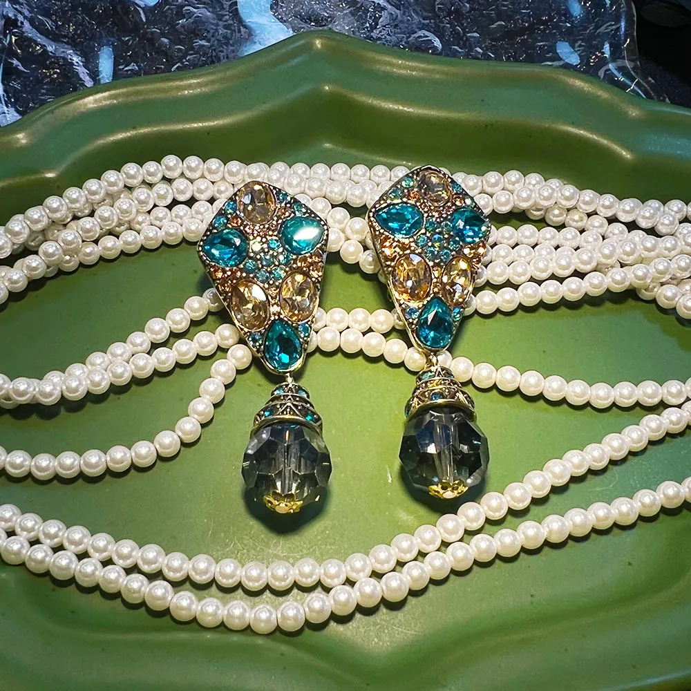Haute couture vintage vintage zircon-inlaid copper plated real gold light luxury water drop high-end heavy industry reflow marki