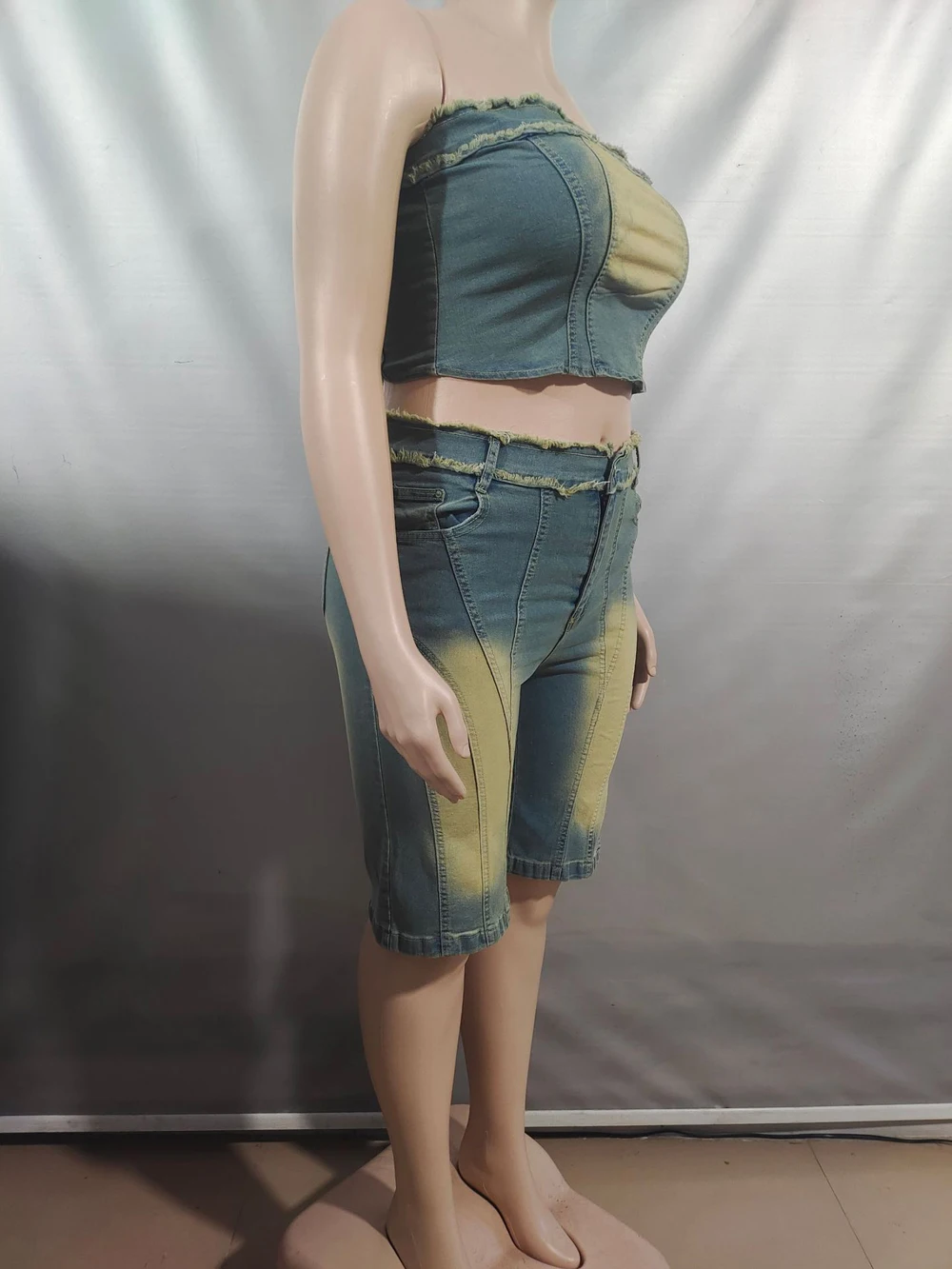 Set Jeans Wanita Atasan Tabung Pinggiran Dicuci Denim Tanpa Tali Modis Musim Panas dan Celana Pendek Jeans Longgar Panjang Lutut Set Pakaian Yang Cocok