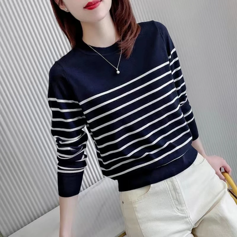 

Autumn 2024 New striped autumn and winter women's knitted sweater with round neck jacket on the bottom. comfortable woman