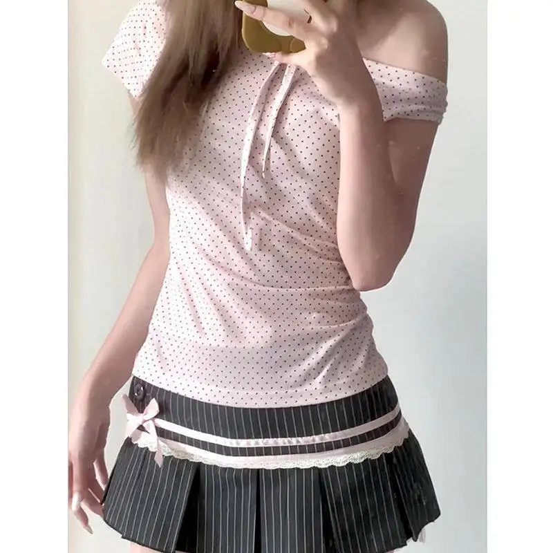 スリムフィットポルカドット非対称ショルダー半袖Tシャツ女性の夏のファッションカジュアルウェアバタフライノットトップ 1