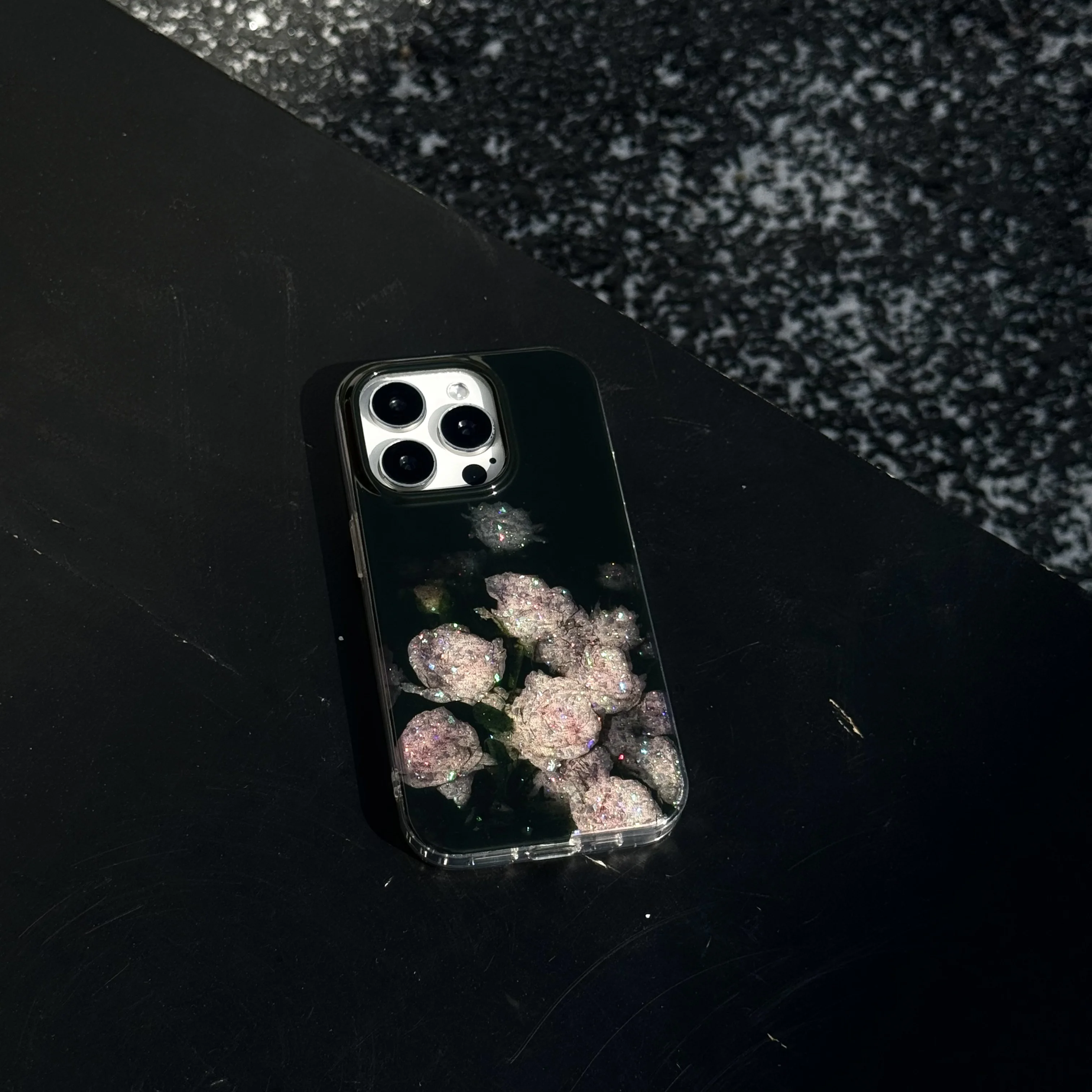 Vintage Dreamy Black Background Glittering Roses Chic Phone Case for iPhone 16 15 14 13 Pro Max Back Phone Cover Capa