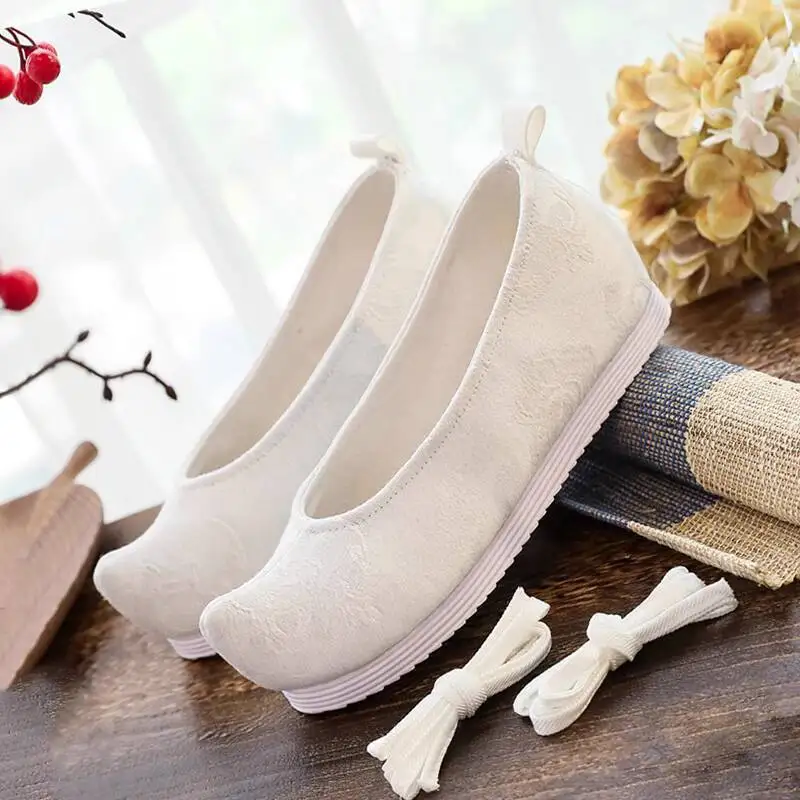 Solid Color Hanfu Ancient Style Shoes Height Increasing Women Spring Autumn Upturned Toe Shoes Bow Shoes Mid Heel Tang Style view 3