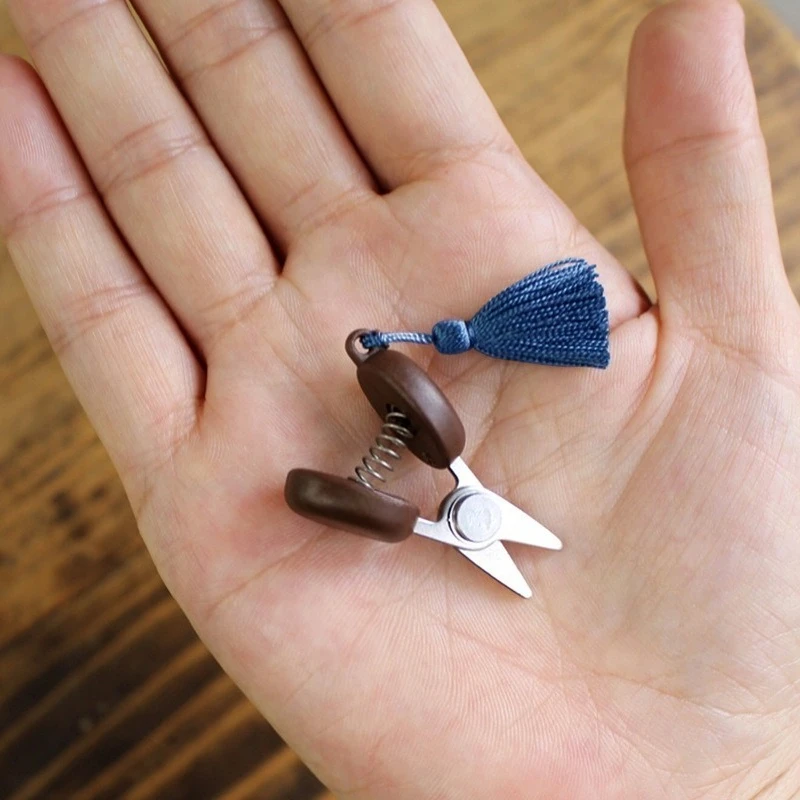 Mini Portable Embroidery Thread Scissors 20g Lightweight Fabric Tail Trimming DIY Hand Stitch Sewing Pocket Cutting Tool