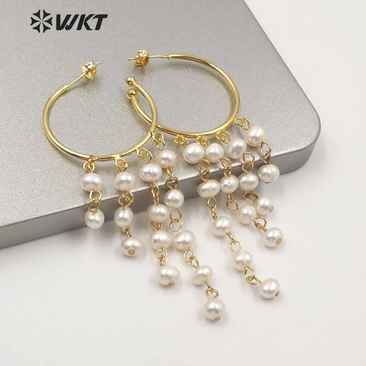 WT-MPE034 Italy Designer NEW Come Elegant Dangling Pearl Earrings Popular Round Hoop Push Back Long Women Decoration
