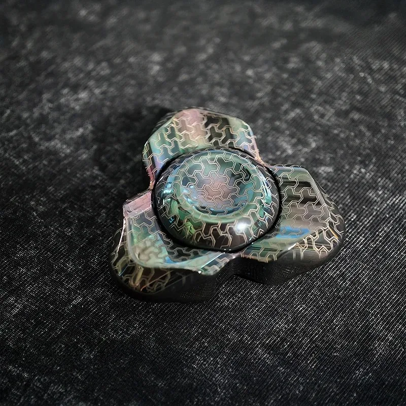 

TIER I Feather Spinner Трехслойный Спиннер EDC Игрушки для снятия стресса Спиннер для снятия тревоги