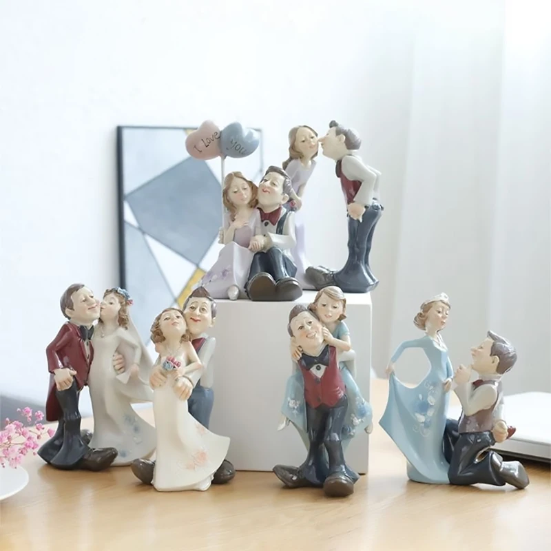 Cartoon Couple Resin Statue Art Ornaments Valentine's Day Wedding Gift Home Room Bedroom Decoration Abstract Character Sculpture