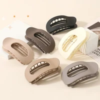 Fashion Oval Flat Hair Clips for Women New Design Leopard Large Flat Round Claw Clip French Acrylic Lying Down Hair Accessories - Image 3