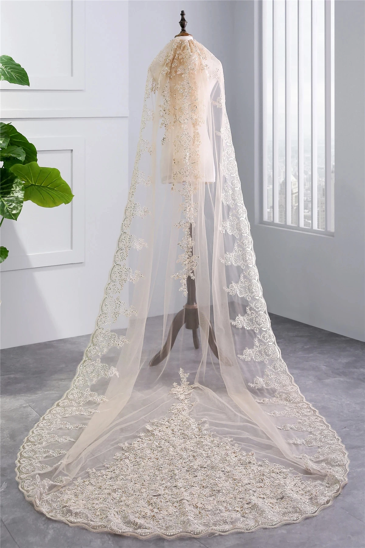 New Luxury Cathedral Veil 3M Bridal Veils Sequins Appliques Lace Edge Custom Made Long Wedding Veils Sequins Wraps