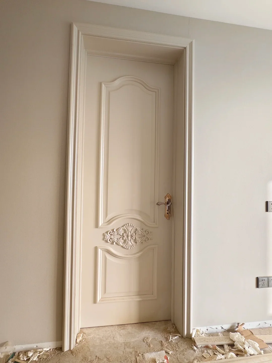 

Modern Minimalist Solid Wood Sound Insulation Slab Light Beige Door for Interior Use Invisible Hinges Sound HDF Bedrooms Doors
