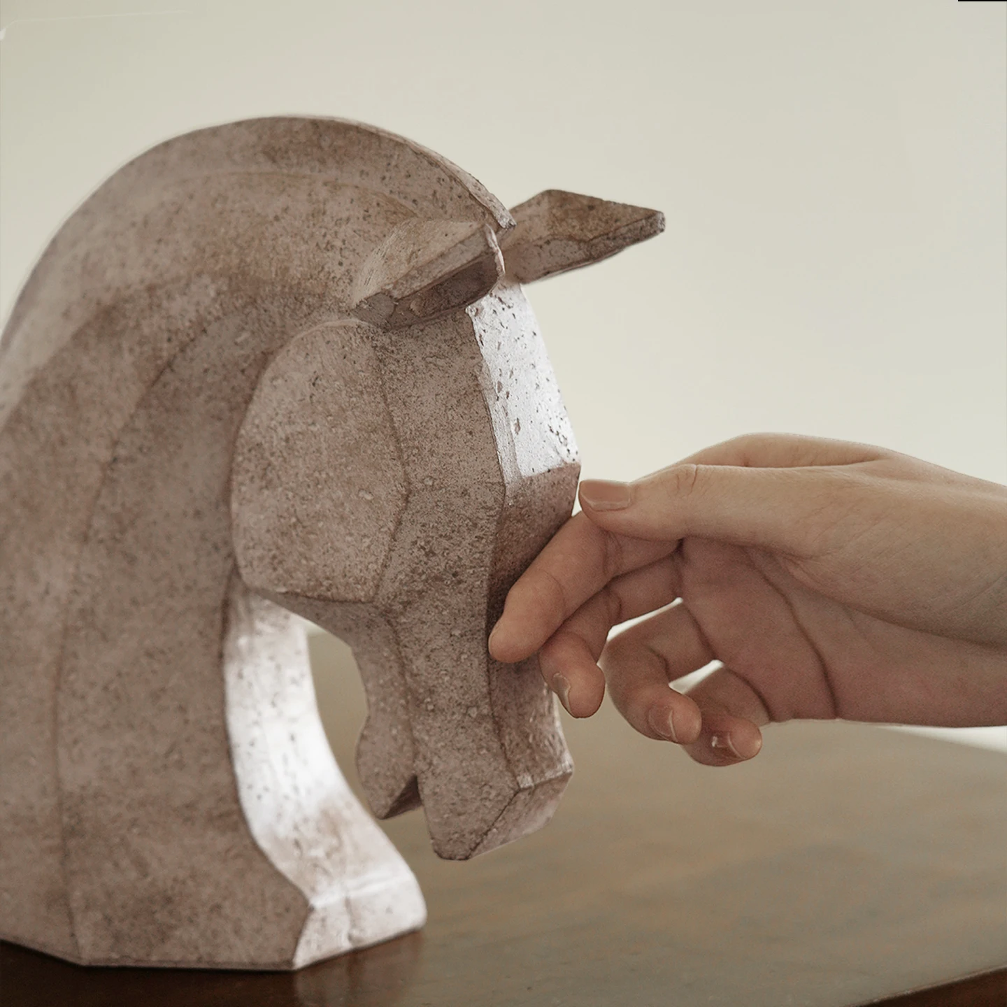 Escultura de cabeza de caballo abstracta de piedra de cueva de imitación, adorno para sala de estar, oficina, estudio, estantería, decoración, accesorios artesanales