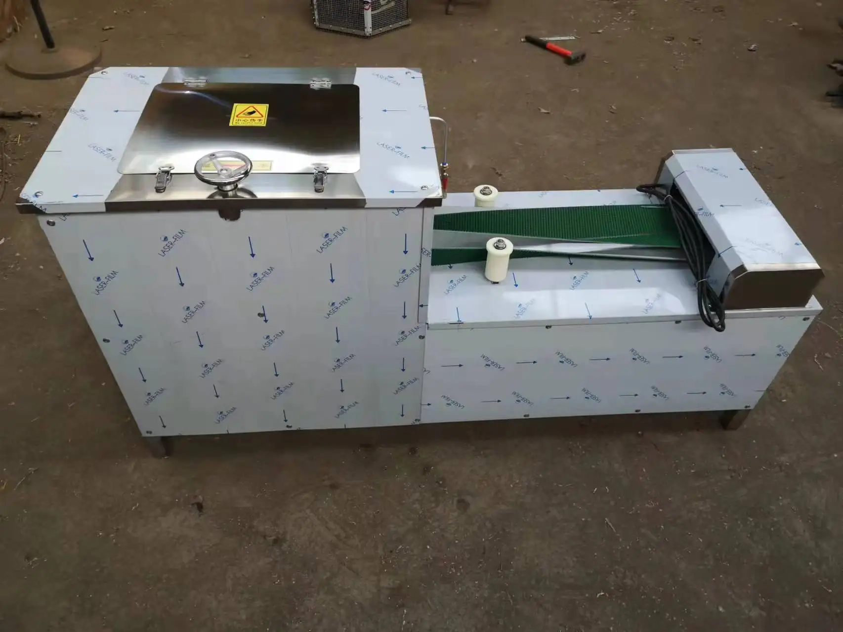 Image 5: Machine automatique à désosser et à découper le poisson
