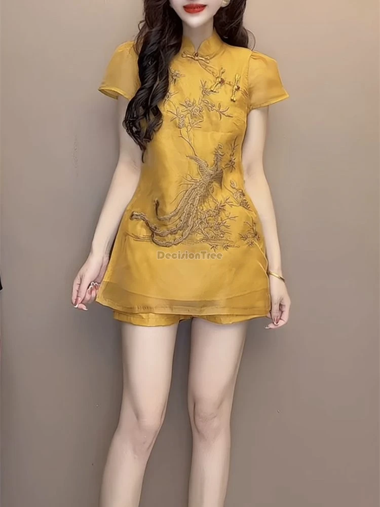 موضة صيف 2025 على الطراز الصيني المطرز بأكمام قصيرة وياقة واقفة شيونغسام شورت علوي مكون من قطعتين طقم بدلة تانغ صينية كلاسيكية