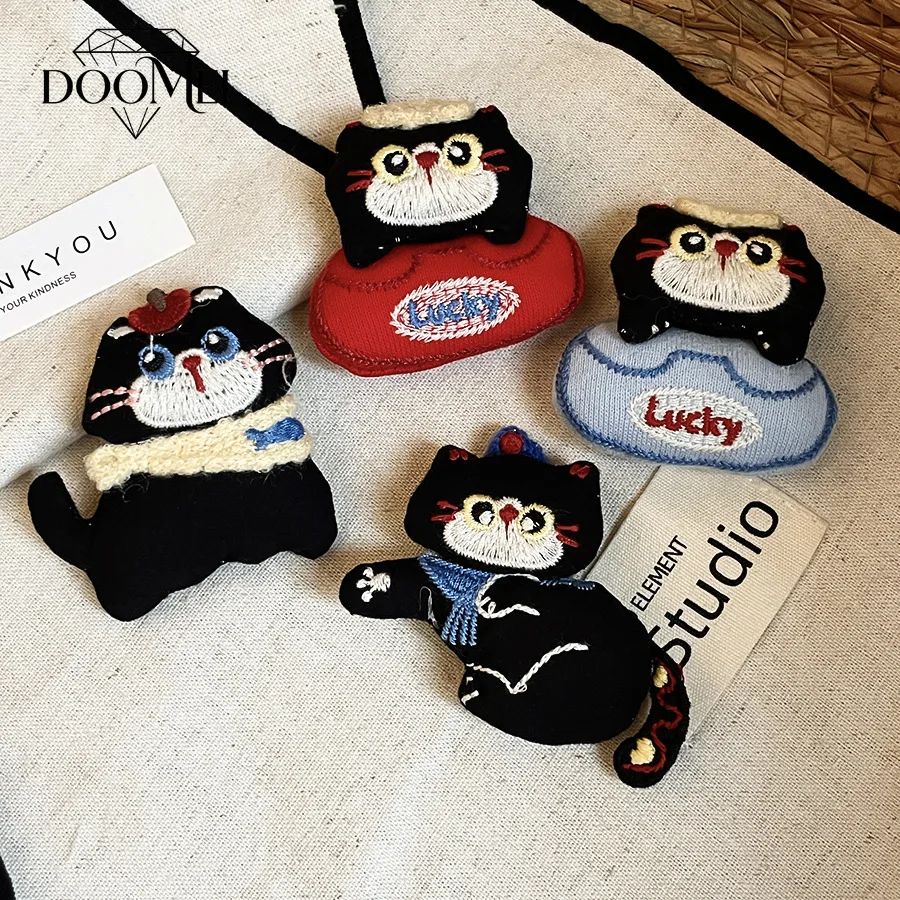 DOO MEI Cute Kitten Shaped Brooch Cartoon  Knitted Foam Brooch Women's Fashion Daily Winter Sweater Cardigan Accessories