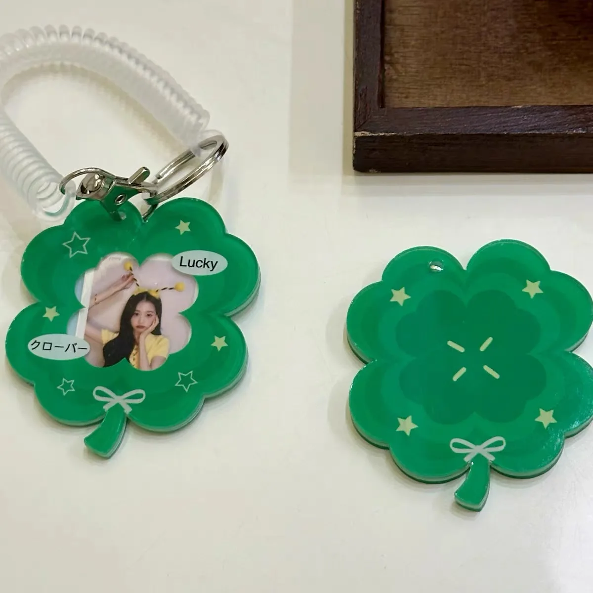 Original green lucky four-leaf clover Shape 3 inch Kpop Photocard Holder Idol Card Photo keychain pendant School Stationery