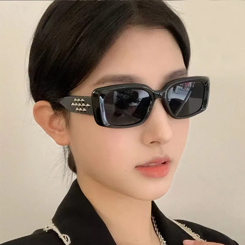 

New retro UV resistant square rivet sunglasses 2024