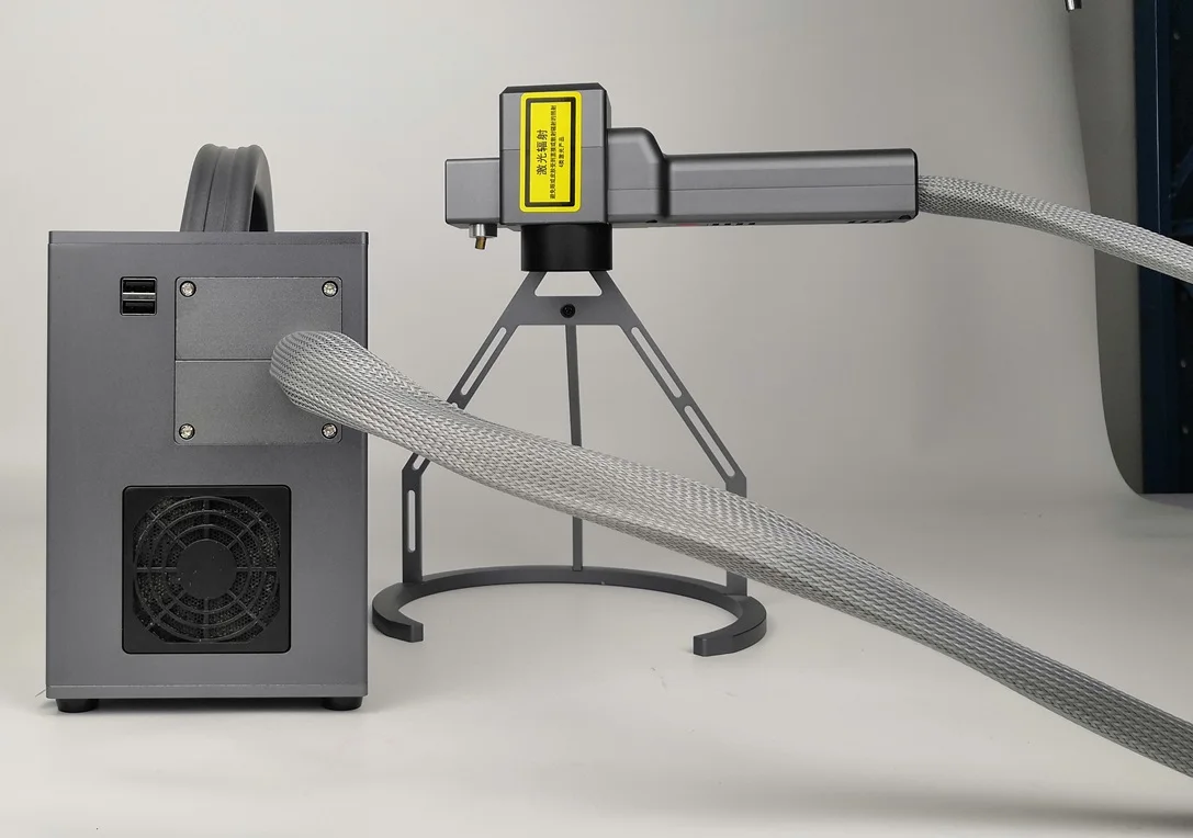 2025 Nuova mini macchina portatile per marcatura di fibre per incisione da 20 W per metallo